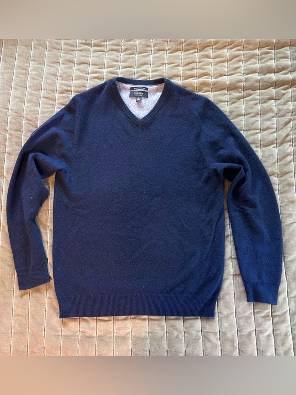Nordstrom Men's V-Neck Cashmere Sweater in Navy Blue